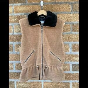 Nils Resort Collection Beige & Black Fleece
Vest Cinch Waist Apres small